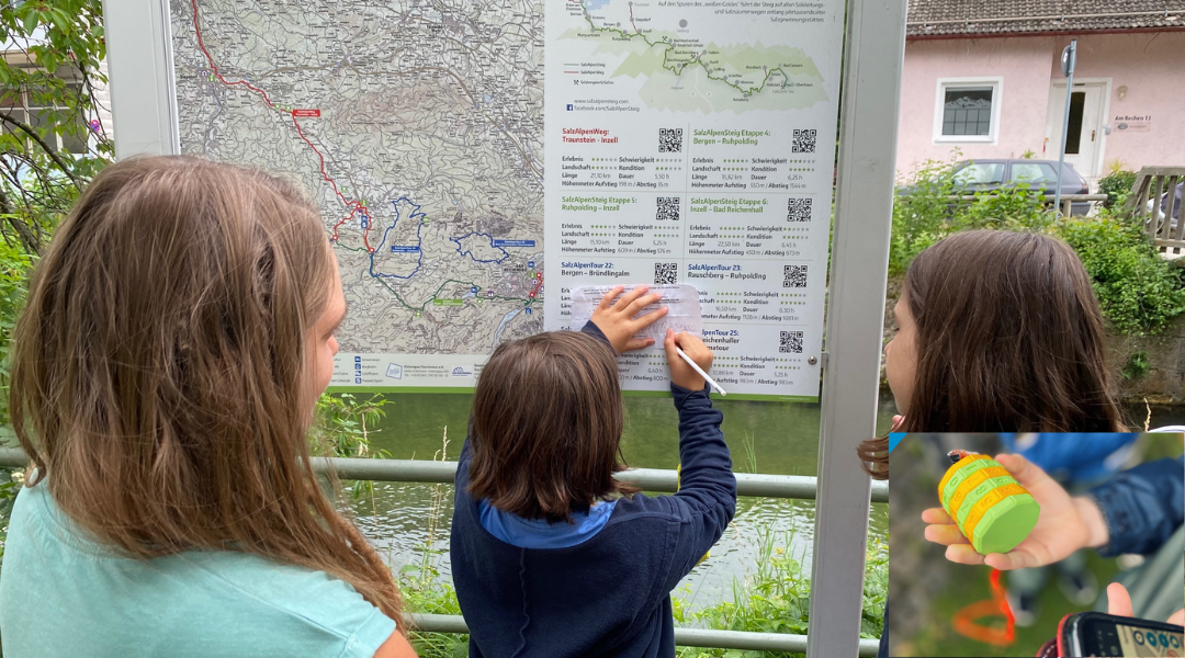 Drei Mädchen stehen vor einer Informationstafel und notieren etwas. Vorne rechts ein kleines Extrabild von einer geöffneten Kinderhand mit einem Tresor, daneben ein Bildausschnitt von einem Smartphone